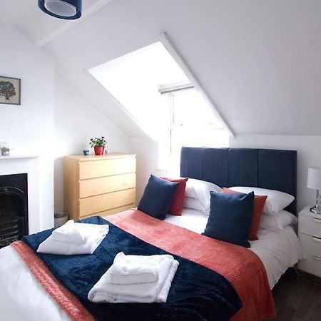 City Centre 4 Bedroom House Уинчестър Екстериор снимка