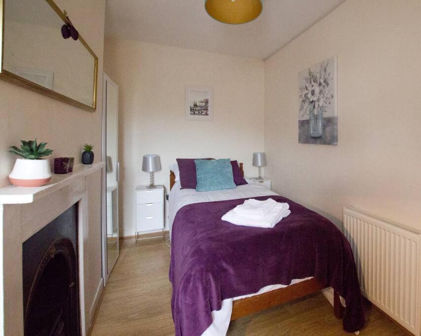 City Centre 4 Bedroom House Уинчестър Екстериор снимка