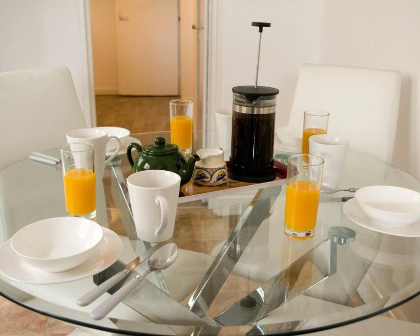 City Centre 4 Bedroom House Уинчестър Екстериор снимка
