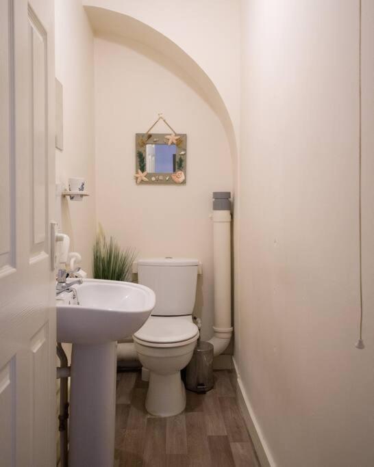 City Centre 4 Bedroom House Уинчестър Екстериор снимка