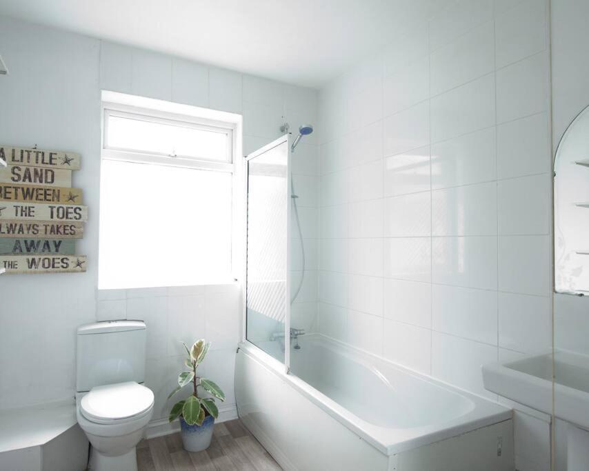 City Centre 4 Bedroom House Уинчестър Екстериор снимка