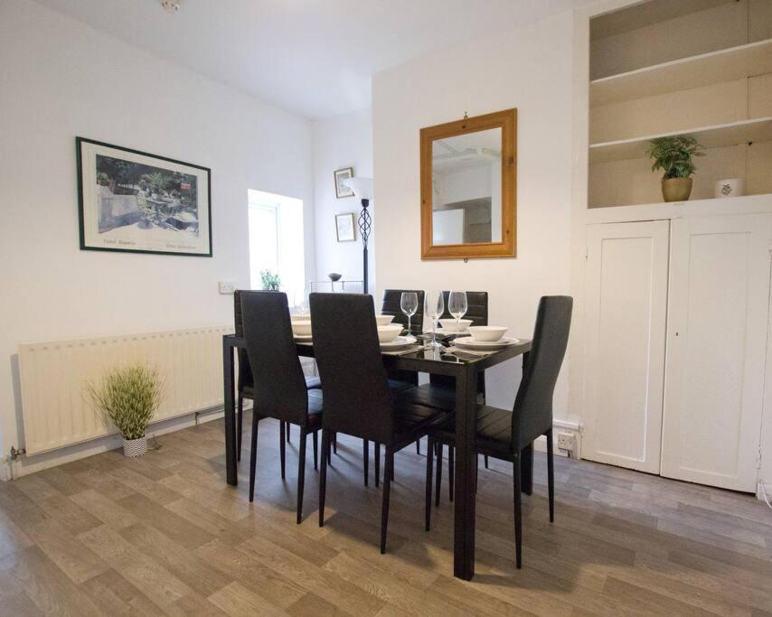 City Centre 4 Bedroom House Уинчестър Екстериор снимка
