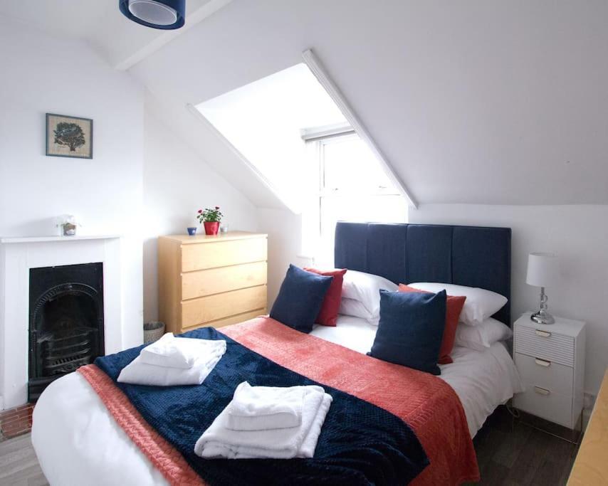City Centre 4 Bedroom House Уинчестър Екстериор снимка